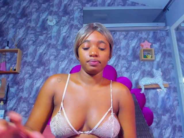 EMMAPARIS live webcam show