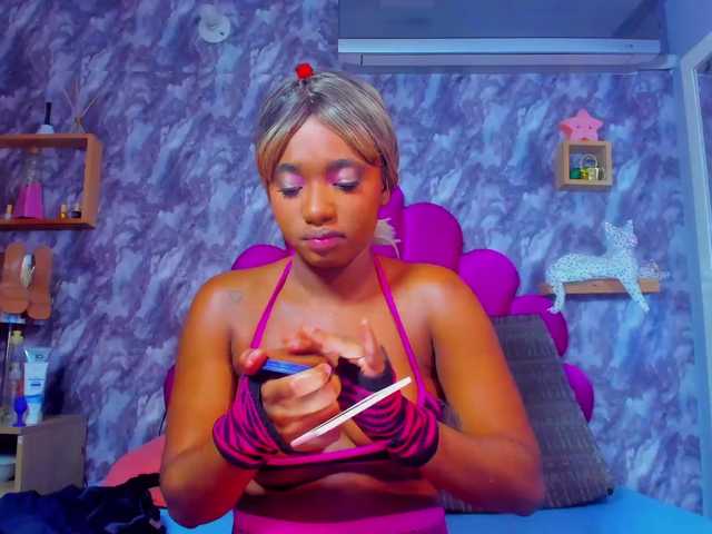 EMMAPARIS live webcam show