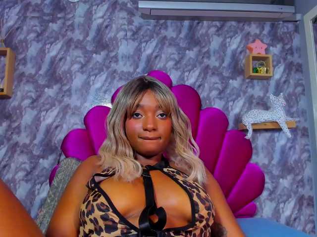 EMMAPARIS live cam on BongaCams