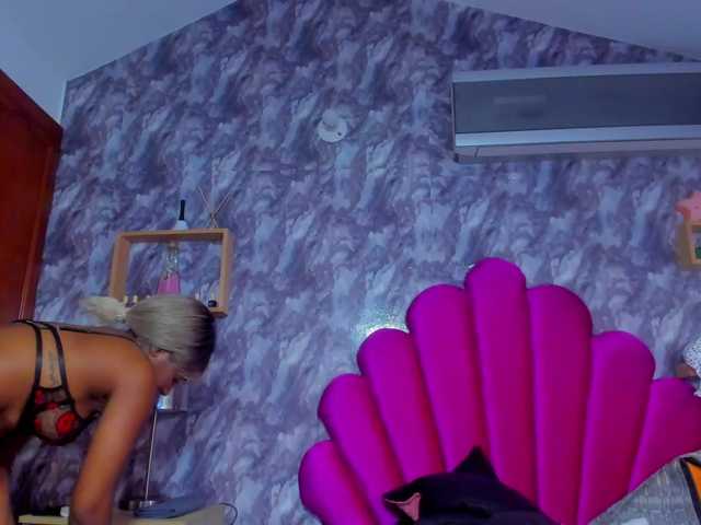 EMMAPARIS live cam on BongaCams