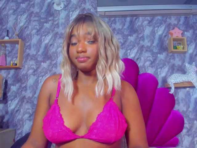 EMMAPARIS live cam on BongaCams