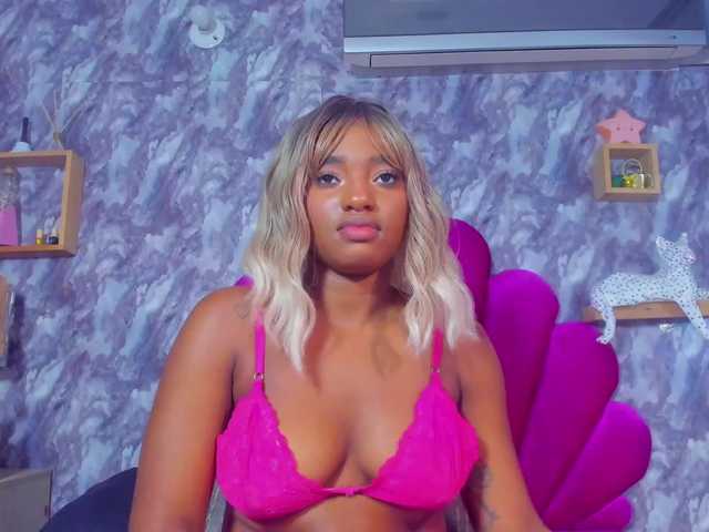 EMMAPARIS live cam on BongaCams