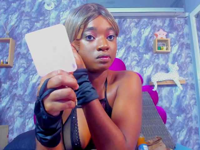 EMMAPARIS live cam on BongaCams