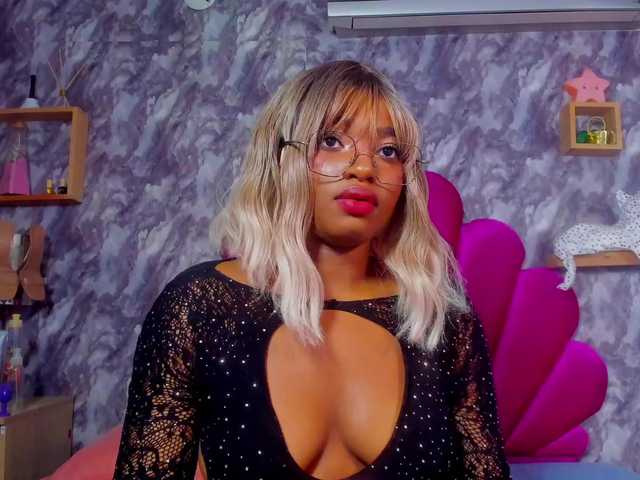 EMMAPARIS live cam on BongaCams