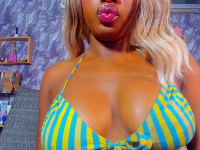 EMMAPARIS live cam on BongaCams