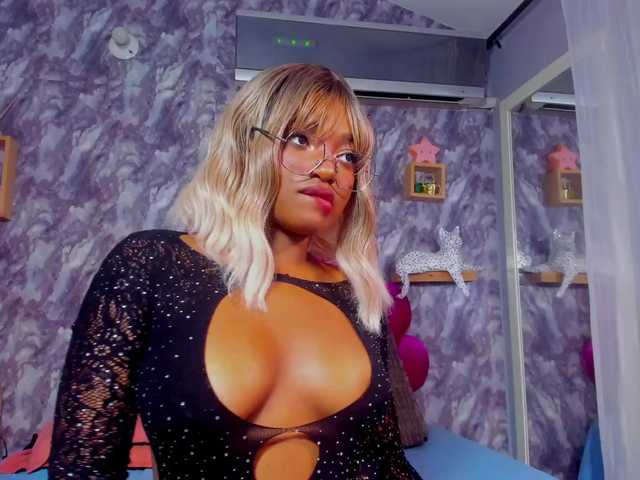EMMAPARIS live cam on BongaCams