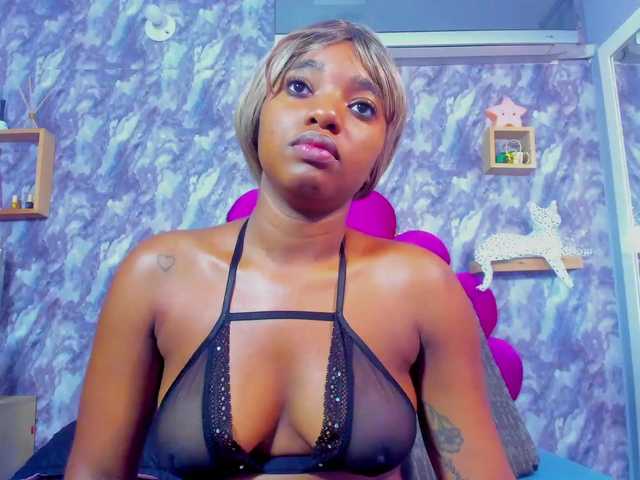 EMMAPARIS live cam on BongaCams