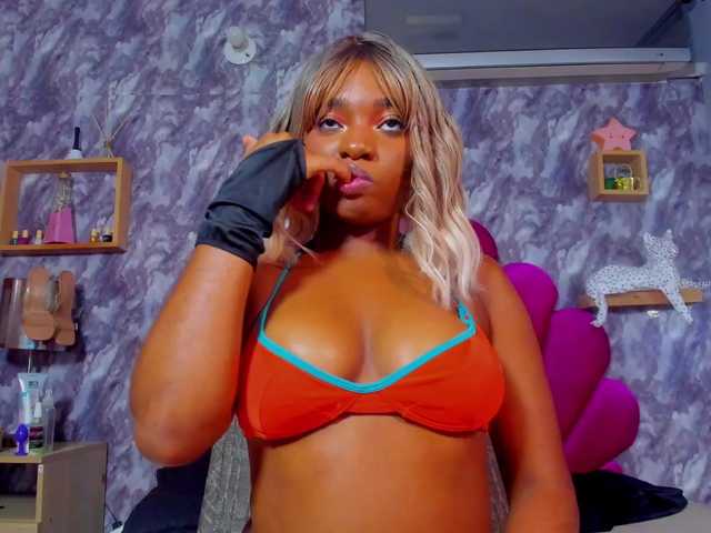 EMMAPARIS live cam on BongaCams