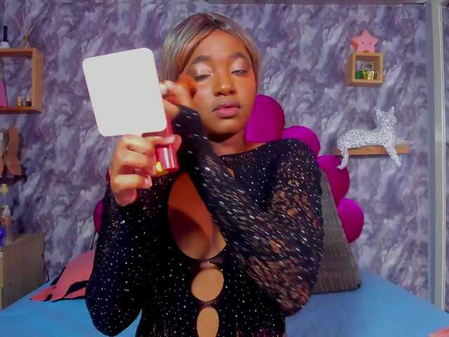 EMMAPARIS live cam on BongaCams