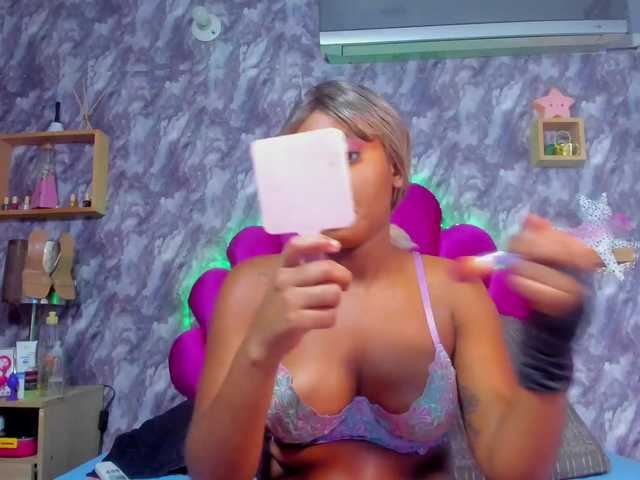 EMMAPARIS live cam on BongaCams