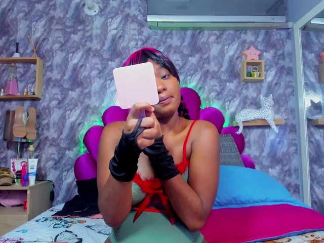 EMMAPARIS live cam on BongaCams