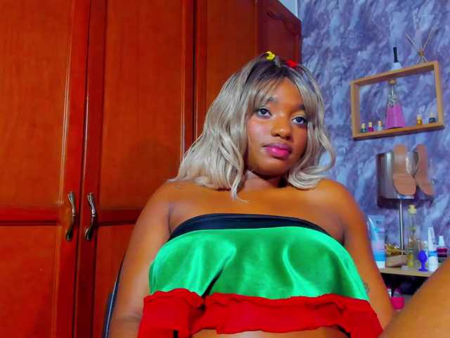 EMMAPARIS live cam on BongaCams