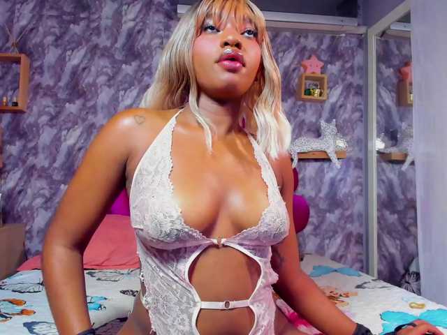 EMMAPARIS live cam on BongaCams