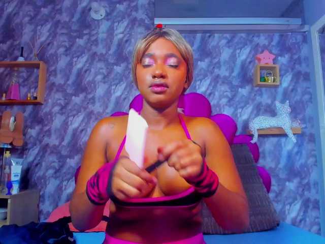 EMMAPARIS live cam on BongaCams