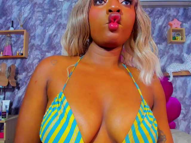 EMMAPARIS live cam on BongaCams