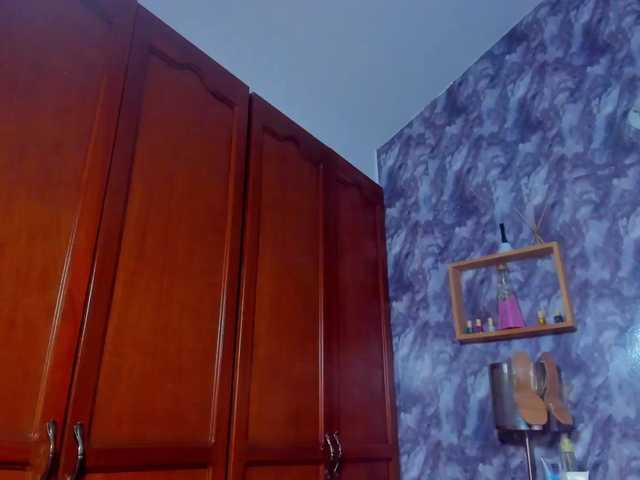 EMMAPARIS live cam on BongaCams