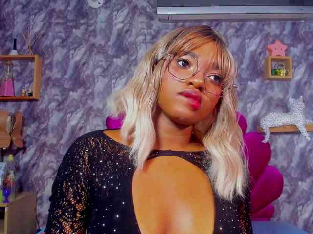 EMMA_PARIS webcam