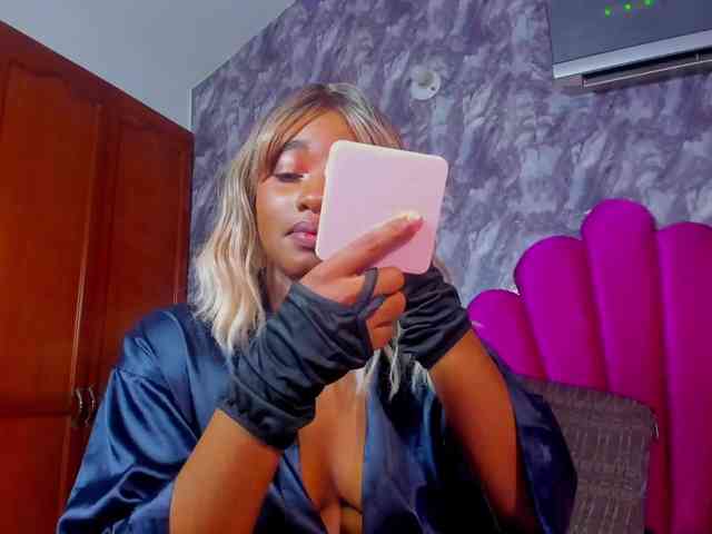 EMMA_PARIS webcam