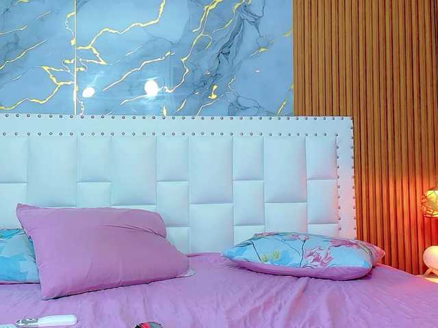 horny18girl's BongaCams show and profile