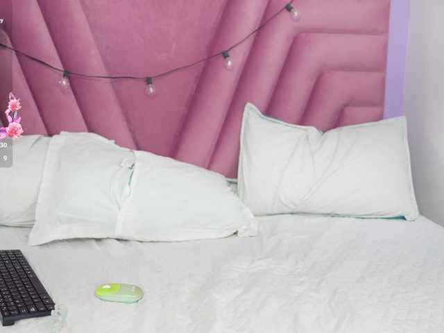 horny18girl live cam on BongaCams