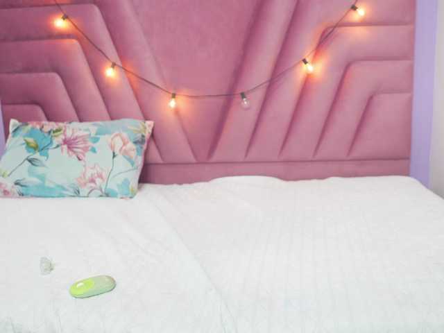 horny18girl live cam on BongaCams