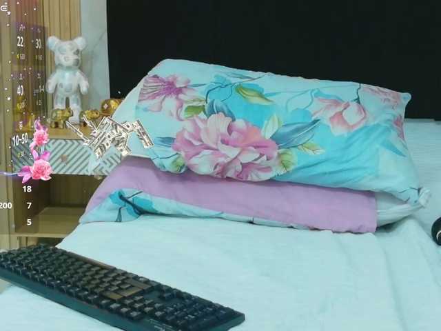 horny18girl live cam on BongaCams