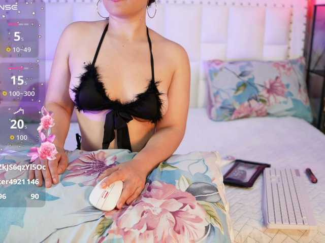 horny18girl live cam on BongaCams