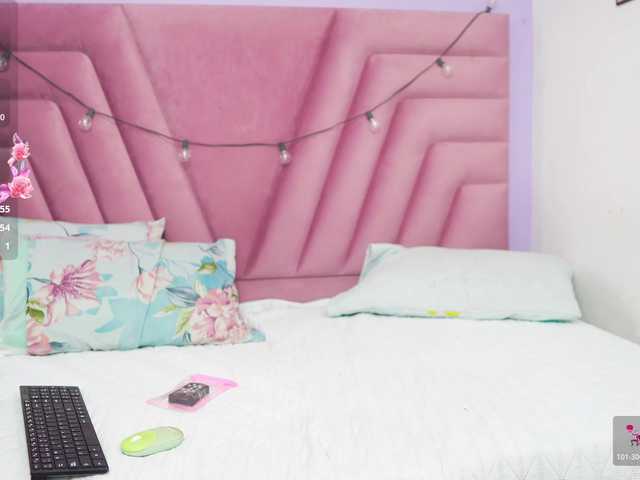 horny18girl live cam on BongaCams