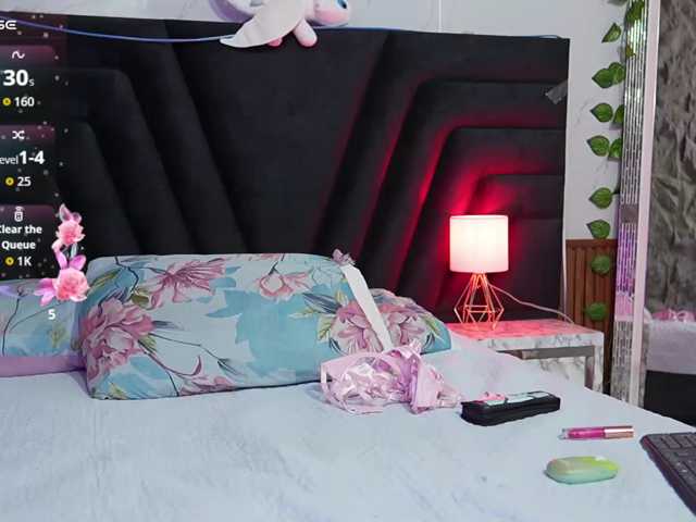 horny18girl live cam on BongaCams