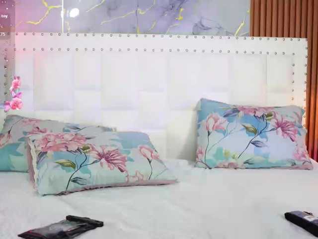 horny18girl live cam on BongaCams