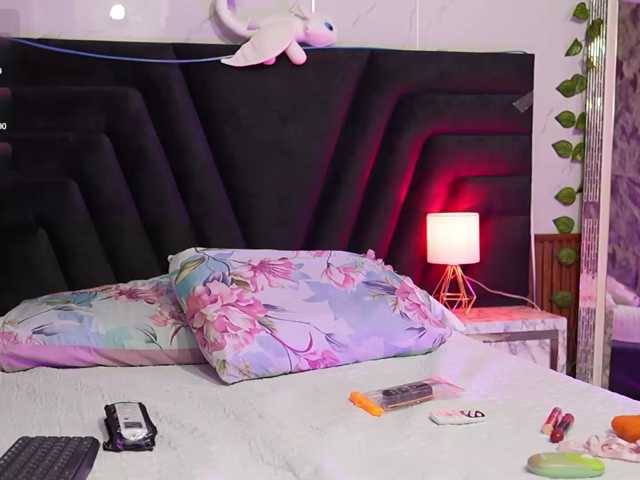 horny18girl live cam on BongaCams