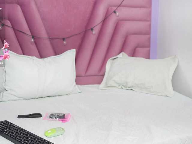 horny18girl live cam on BongaCams