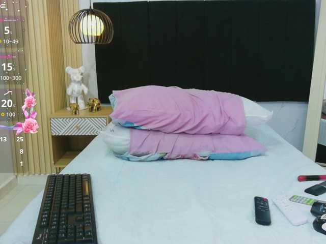 horny18girl live cam on BongaCams