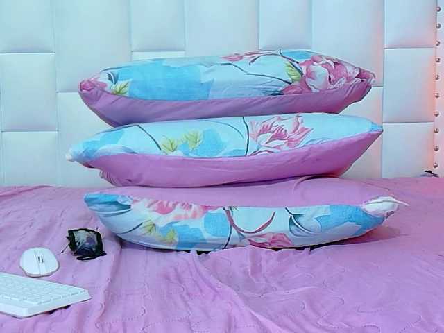 horny18girl's BongaCams show and profile