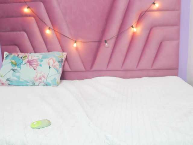 horny18girl live cam on BongaCams