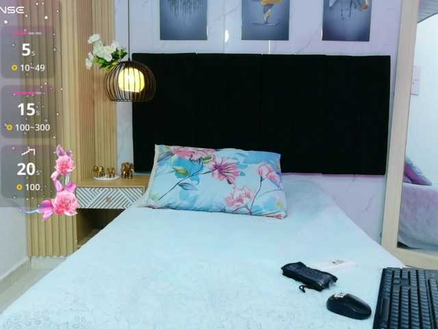 horny18girl live cam on BongaCams