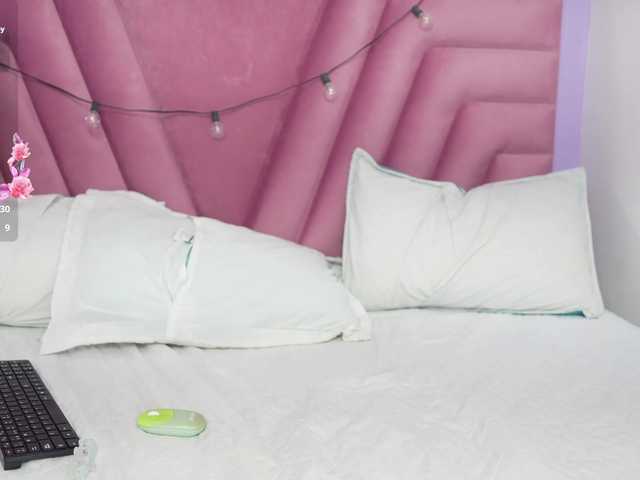 horny18girl live cam on BongaCams