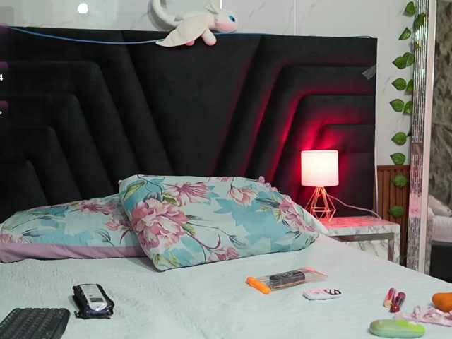 horny18girl live cam on BongaCams