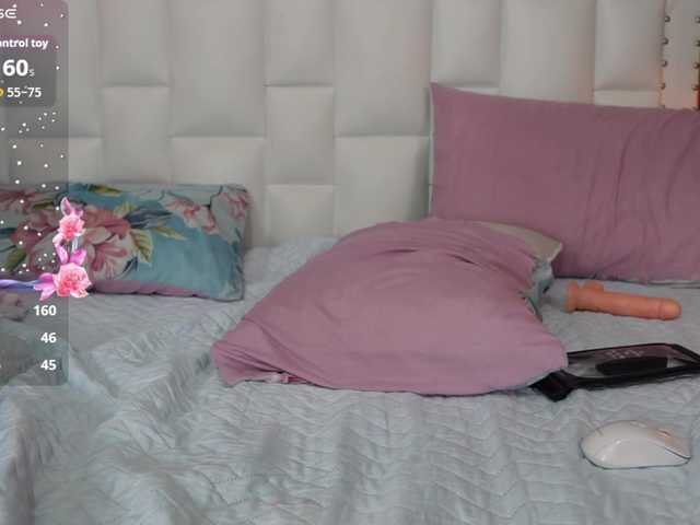 horny18girl live cam on BongaCams