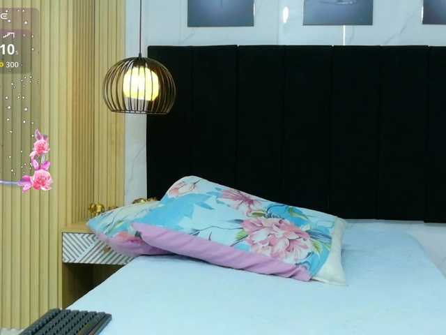 horny18girl live cam on BongaCams
