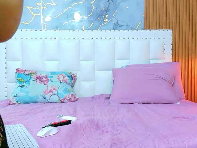 horny18girl's BongaCams show and profile