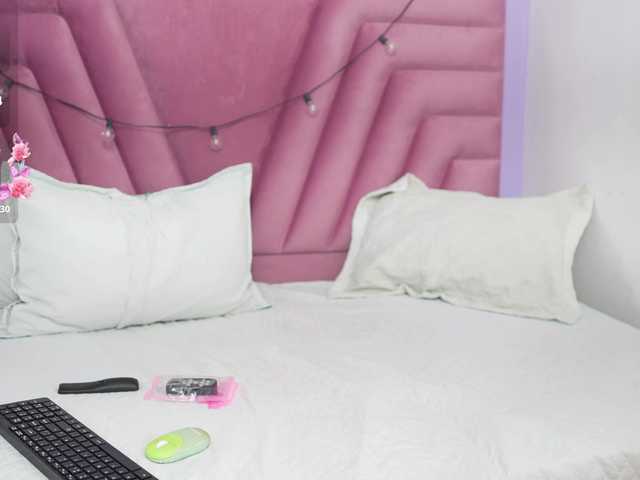horny18girl live cam on BongaCams