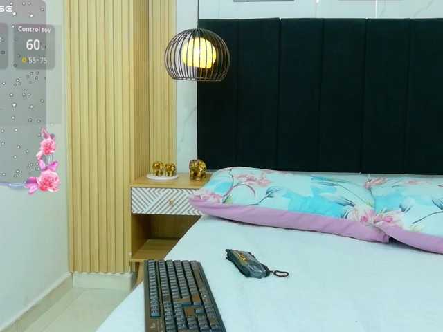 horny18girl live cam on BongaCams