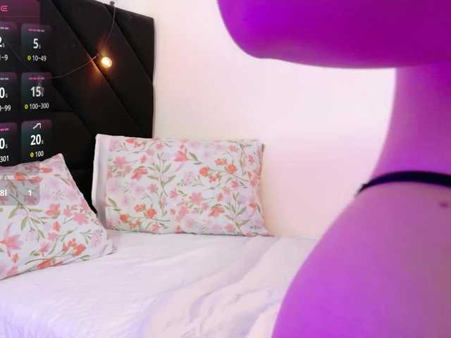horny18girl live cam on BongaCams