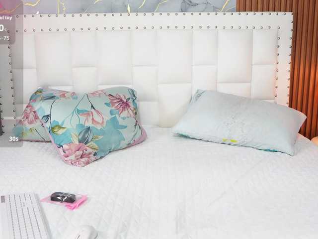 horny18girl live cam on BongaCams