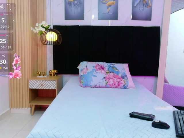 horny18girl live cam on BongaCams