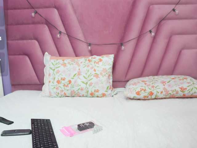 horny18girl live cam on BongaCams