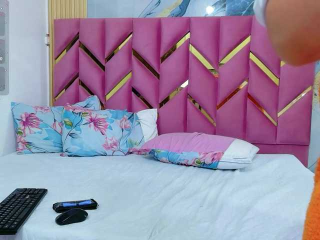 horny18girl live cam on BongaCams