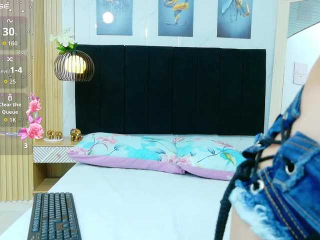 horny18girl live cam on BongaCams