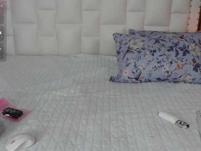 horny18girl live webcam show